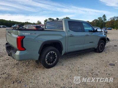 Trzecie zdjęcie samochodu z tyłu: 2026 TOYOTA TUNDRA SR5 VIN:5TFLA5DB8TX435945 - miniatura
