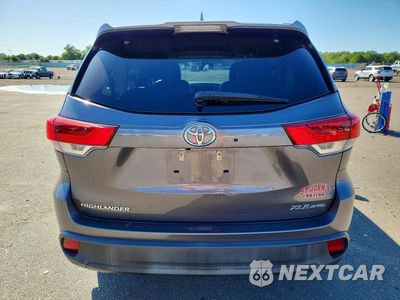 Zdjęcie 6 z 13 samochodu: 2019 TOYOTA HIGHLANDER XLE VIN:5TDJZRFH8KS566113 - miniatura