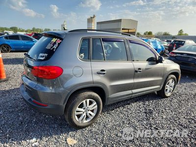 Trzecie zdjęcie samochodu z tyłu: 2016 VOLKSWAGEN TIGUAN S VIN:WVGBV7AXXGW582139 - miniatura