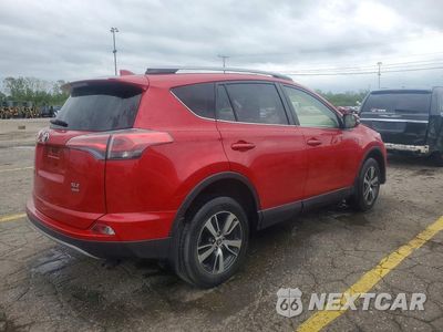 Trzecie zdjęcie samochodu z tyłu: 2017 TOYOTA RAV4 XLE VIN:JTMRFREV5HJ121174 - miniatura