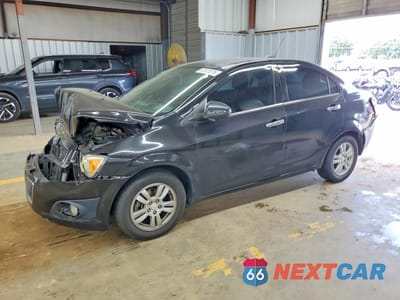2015 CHEVROLET SONIC LT 1G1JC5SH0F4111928 - główne zdjęcie licytacji z USA - miniatura