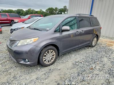 2015 TOYOTA SIENNA XLE 8-PASSENGER 5TDYK3DC8FS605764 - główne zdjęcie licytacji z USA - miniatura