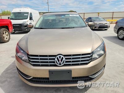 Piąte zdjęcie samochodu w środku: 2015 VOLKSWAGEN PASSAT SE VIN:1VWBV7A34FC045099 - miniatura