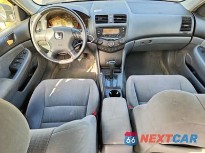 Zdjęcie 8 z 12 samochodu: 2005 HONDA ACCORD LX VIN:1HGCM56415A137301 - miniatura