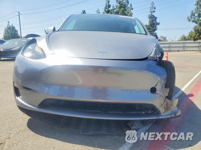 Piąte zdjęcie samochodu w środku: 2025 TESLA MODEL Y VIN:7SAYGDEDXSF315929 - miniatura