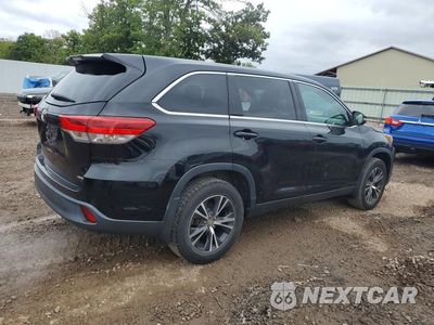 Trzecie zdjęcie samochodu z tyłu: 2019 TOYOTA HIGHLANDER LE VIN:5TDBZRFH6KS955336 - miniatura