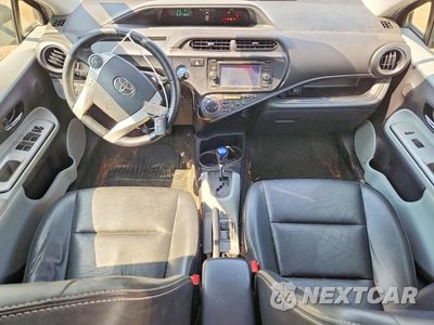 Zdjęcie 8 z 12 samochodu: 2013 TOYOTA PRIUS C FOUR VIN:JTDKDTB35D1050513 - miniatura