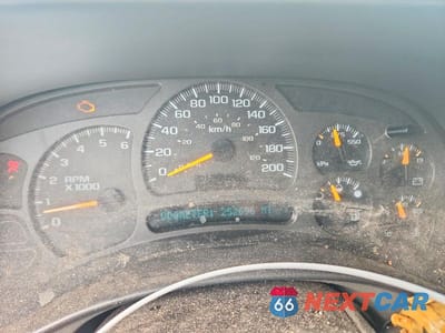 Zdjęcie 9 z 12 samochodu: 2003 GMC NEW SIERRA C1500 VIN:2GTEC19V031330098 - miniatura