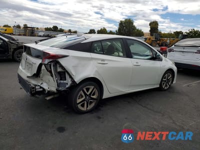 Trzecie zdjęcie samochodu z tyłu: 2016 TOYOTA PRIUS FOUR TOURING VIN:JTDKARFU8G3006917 - miniatura