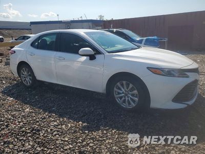 Czwarte zdjęcie samochodu z boku: 2018 TOYOTA CAMRY LE VIN:4T1B11HK9JU038527 - miniatura