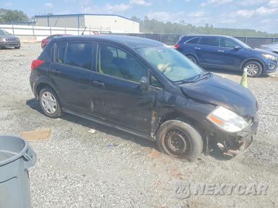 Czwarte zdjęcie samochodu z boku: 2011 NISSAN VERSA 1.8 S VIN:3N1BC1CP9BL361038 - miniatura