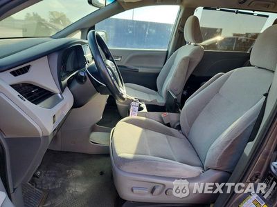 Zdjęcie 7 z 13 samochodu: 2017 TOYOTA SIENNA VIN:5TDKZ3DC2HS807469 - miniatura