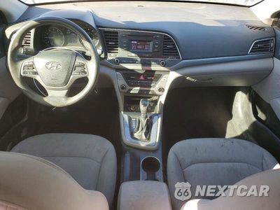 Zdjęcie 8 z 12 samochodu: 2018 HYUNDAI ELANTRA SE VIN:5NPD74LF8JH255617 - miniatura
