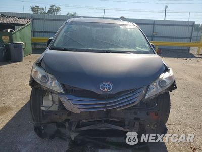 Piąte zdjęcie samochodu w środku: 2015 TOYOTA SIENNA XLE 7-PASSENGER VIN:5TDDK3DC6FS113538 - miniatura