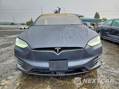 Piąte zdjęcie samochodu w środku: 2017 TESLA MODEL X VIN:5YJXCDE22HF044800 - miniatura