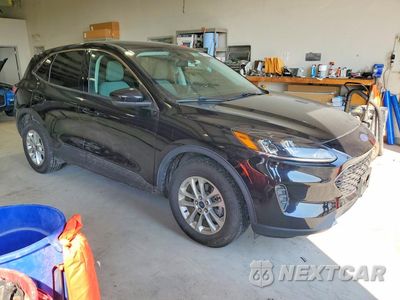Czwarte zdjęcie samochodu z boku: 2021 FORD ESCAPE SE VIN:1FMCU9BZ5MUB14765 - miniatura