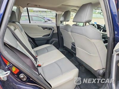 Zdjęcie 11 z 13 samochodu: 2019 TOYOTA RAV4 XLE PREMIUM VIN:JTMA1RFV7KD037499 - miniatura