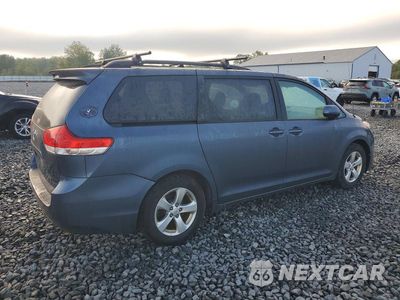 Trzecie zdjęcie samochodu z tyłu: 2013 TOYOTA SIENNA LE VIN:5TDKK3DC5DS380853 - miniatura
