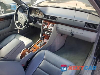 Zdjęcie 8 z 12 samochodu: 1995 MERCEDES-BENZ E 320 VIN:WDBEA66E9SC197632 - miniatura