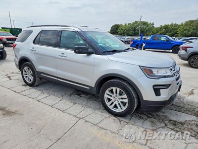Czwarte zdjęcie samochodu z boku: 2019 FORD EXPLORER XLT VIN:1FM5K8D85KGA15646 - miniatura