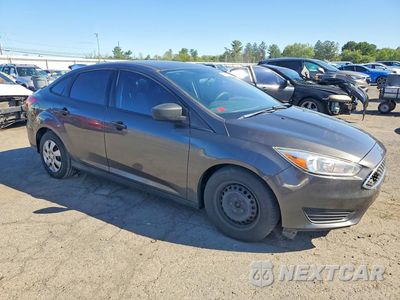 Czwarte zdjęcie samochodu z boku: 2018 FORD FOCUS S VIN:1FADP3E21JL293406 - miniatura
