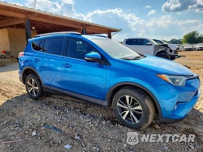 Czwarte zdjęcie samochodu z boku: 2017 TOYOTA RAV4 XLE VIN:JTMWFREV3HD101622 - miniatura