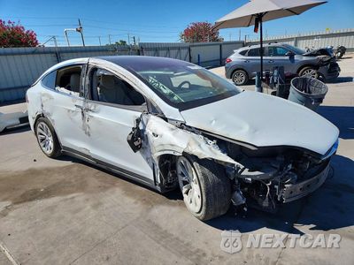 Czwarte zdjęcie samochodu z boku: 2018 TESLA MODEL X VIN:5YJXCBE23JF121863 - miniatura