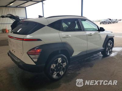 Trzecie zdjęcie samochodu z tyłu: 2025 HYUNDAI KONA SEL VIN:KM8HBCABXSU332694 - miniatura