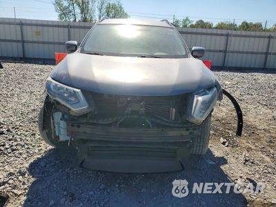 Piąte zdjęcie samochodu w środku: 2019 NISSAN ROGUE S VIN:5N1AT2MT8KC811277 - miniatura