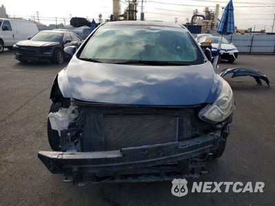 Piąte zdjęcie samochodu w środku: 2015 HYUNDAI ELANTRA GT BASE VIN:KMHD35LH1FU245233 - miniatura