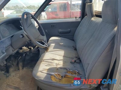Zdjęcie 7 z 12 samochodu: 1989 TOYOTA PICKUP BASE VIN:JT4RN81R5K0003158 - miniatura