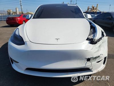 Piąte zdjęcie samochodu w środku: 2024 TESLA MODEL Y VIN:7SAYGDEE0RA258088 - miniatura