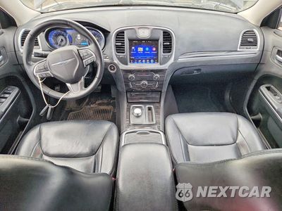 Zdjęcie 8 z 12 samochodu: 2016 CHRYSLER 300 LIMITED VIN:2C3CCARG0GH190838 - miniatura