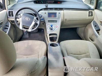 Zdjęcie 8 z 12 samochodu: 2013 TOYOTA PRIUS TWO VIN:JTDKN3DU7D5569638 - miniatura