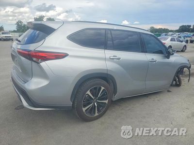 Trzecie zdjęcie samochodu z tyłu: 2022 TOYOTA HIGHLANDER XSE VIN:5TDLZRAH5NS116908 - miniatura