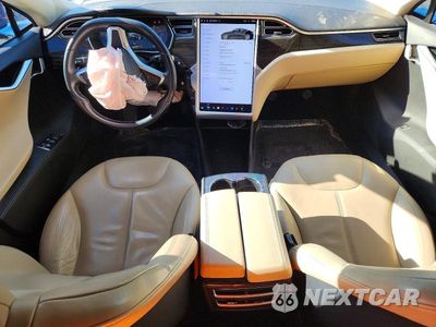 Zdjęcie 8 z 12 samochodu: 2014 TESLA MODEL S VIN:5YJSA1H14EFP50602 - miniatura