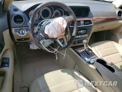 Zdjęcie 8 z 12 samochodu: 2014 MERCEDES-BENZ C 250 VIN:WDDGJ4HB7EG183569 - miniatura