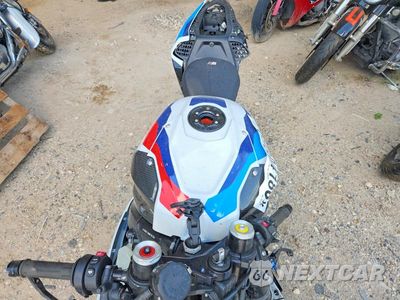 Piąte zdjęcie samochodu w środku: 2022 BMW M 1000 RR VIN:WB10E7306N6F92238 - miniatura