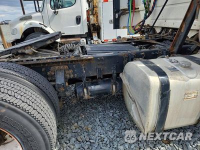 Zdjęcie 12 z 12 samochodu: 2016 VOLVO VNL SEMI TRUCK VIN:4V4N39TG6GN965649 - miniatura