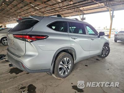 Trzecie zdjęcie samochodu z tyłu: 2024 TOYOTA HIGHLANDER HYBRID XLE VIN:5TDKARAHXRS024475 - miniatura