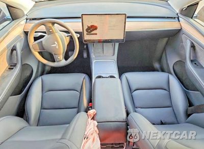 Zdjęcie 8 z 13 samochodu: 2025 TESLA MODEL Y VIN:7SAYGDED3SA365312 - miniatura