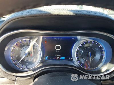 Zdjęcie 9 z 13 samochodu: 2018 CHRYSLER 300 TOURING VIN:2C3CCAAG7JH190712 - miniatura