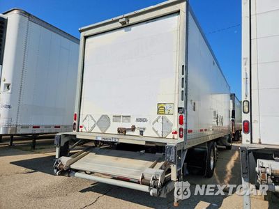 Trzecie zdjęcie samochodu z tyłu: 2020 PETERBILT 348 BOX TRUCK VIN:2NP3KM8X8LM668662 - miniatura