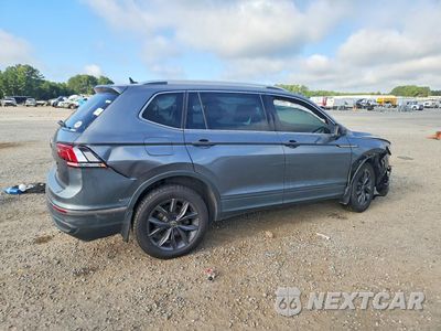 Trzecie zdjęcie samochodu z tyłu: 2022 VOLKSWAGEN TIGUAN SE VIN:3VV3B7AX6NM026541 - miniatura