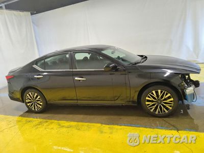 Czwarte zdjęcie samochodu z boku: 2023 NISSAN ALTIMA SV VIN:1N4BL4DV2PN315351 - miniatura