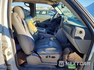 Zdjęcie 7 z 13 samochodu: 2005 GMC YUKON VIN:1GKEC13T95J186216 - miniatura