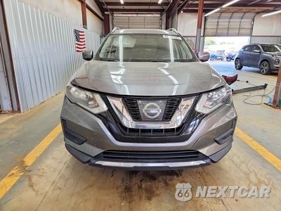 Piąte zdjęcie samochodu w środku: 2017 NISSAN ROGUE SV VIN:KNMAT2MV9HP608051 - miniatura