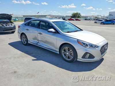 Czwarte zdjęcie samochodu z boku: 2019 HYUNDAI SONATA SPORT VIN:5NPE34AF6KH808236 - miniatura