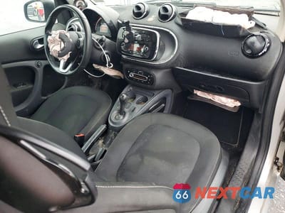 Zdjęcie 8 z 12 samochodu: 2016 SMART FORTWO VIN:WMEFJ5DA8GK051558 - miniatura