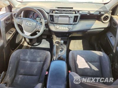 Zdjęcie 8 z 13 samochodu: 2013 TOYOTA RAV4 XLE VIN:JTMWFREV3D5017000 - miniatura
